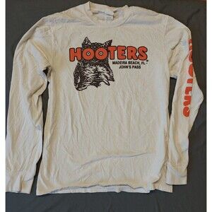 Hooters Long Sleeve Graphic Shirt Madeira Beach Florida Adult Medium